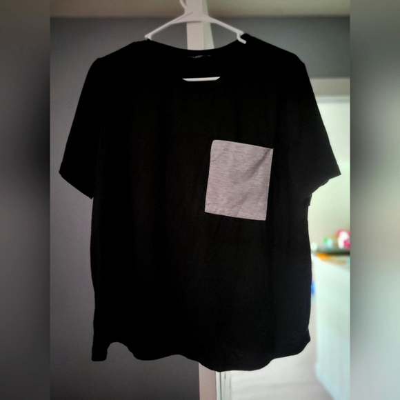 Black T-Shirt with Light Gray Chest Pocket 0XL(12) - Picture 1 of 2